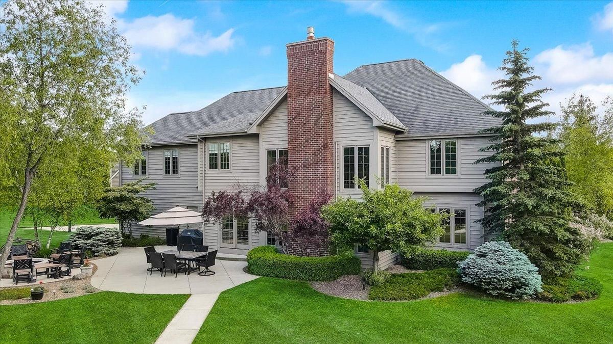 9454 W St Michael Ct Franklin, WI 53132 Rhonda Simonson