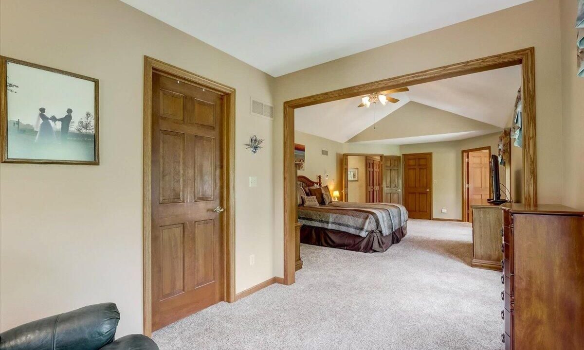 9454 W St Michael Ct Franklin, WI 53132 Rhonda Simonson