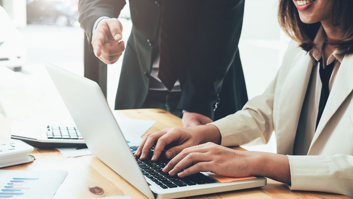 Profesi Sekretaris Tugas, Jobdesk, Gaji, Keahlian dan Jenjang Karir