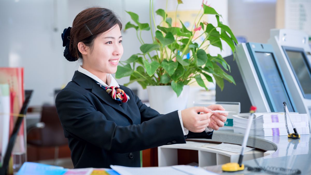 Profesi Teller Bank Tugas, Jobdesk, Gaji, Keahlian dan Jenjang Karir