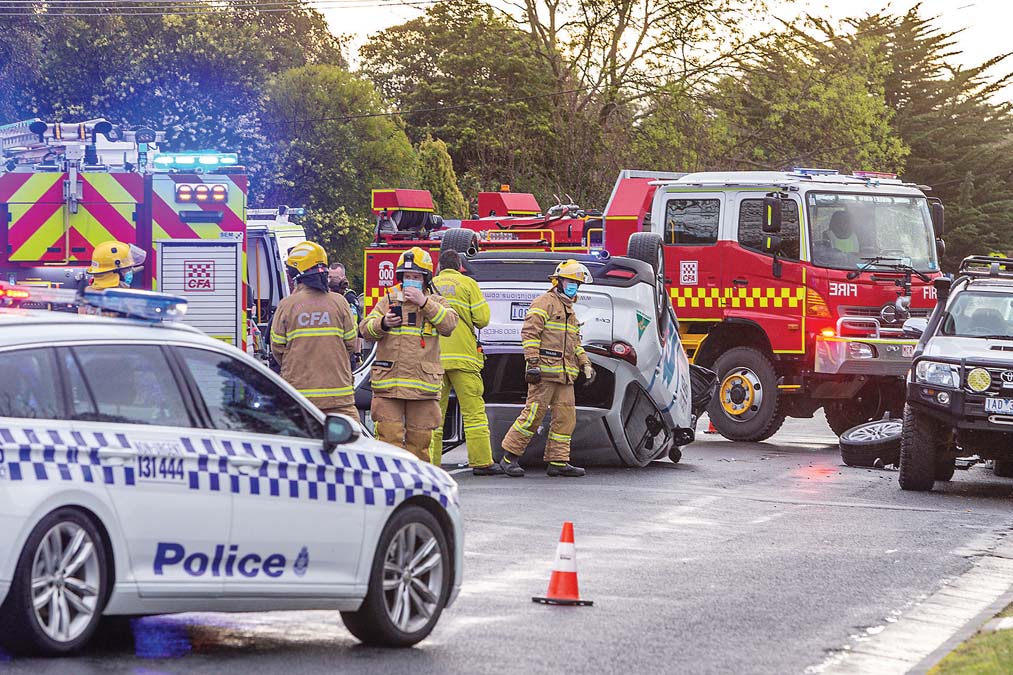 Car on its roof after Mount Eliza crash MPNEWS