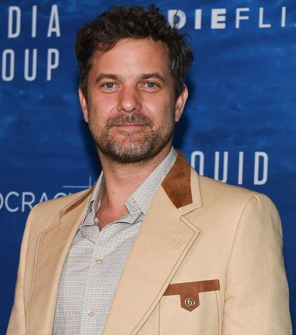 Joshua Jackson Biography (Age, Height, Girlfriend & More) mrDustBin
