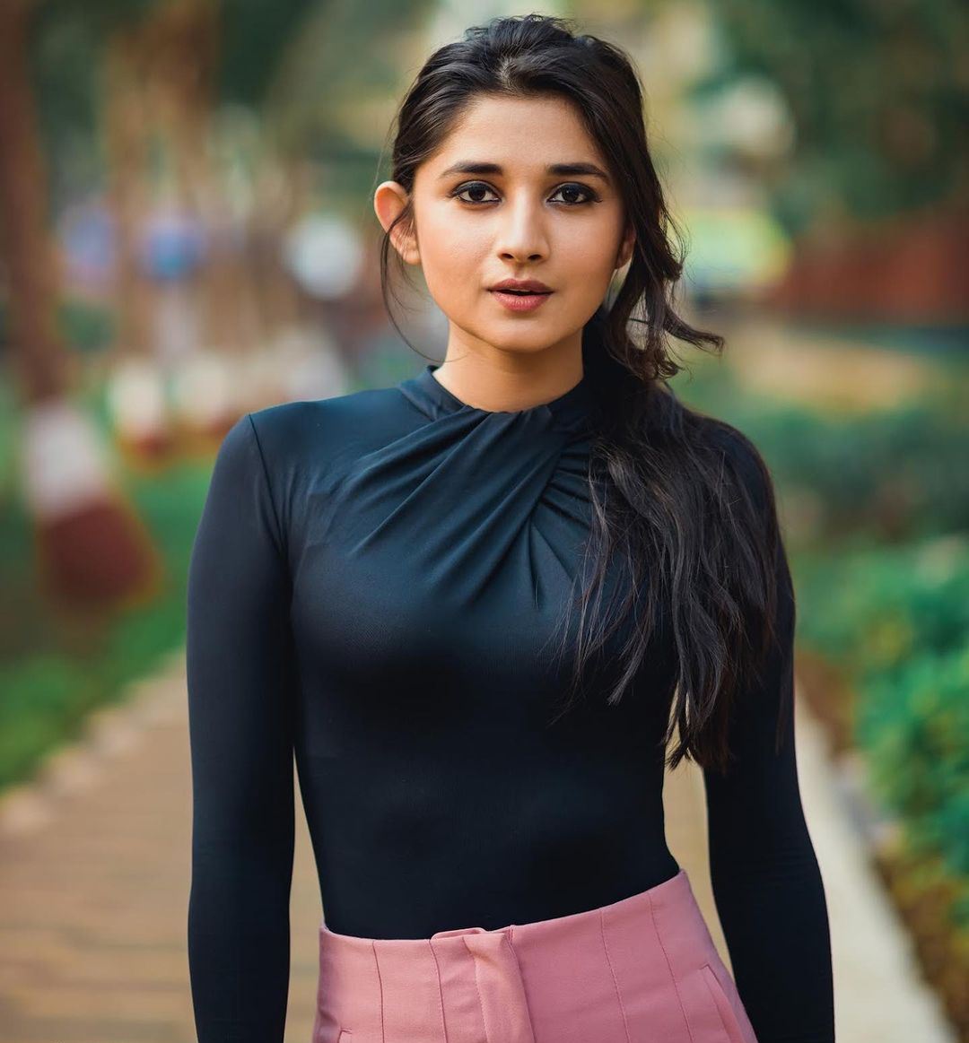 50 All Punjabi actress name list with photo 2021 MRDUSTBIN