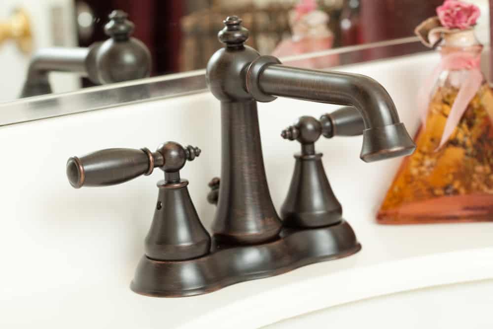 Centerset Vs. Widespread Faucets Is One Better? Mr. Kitchen Faucets