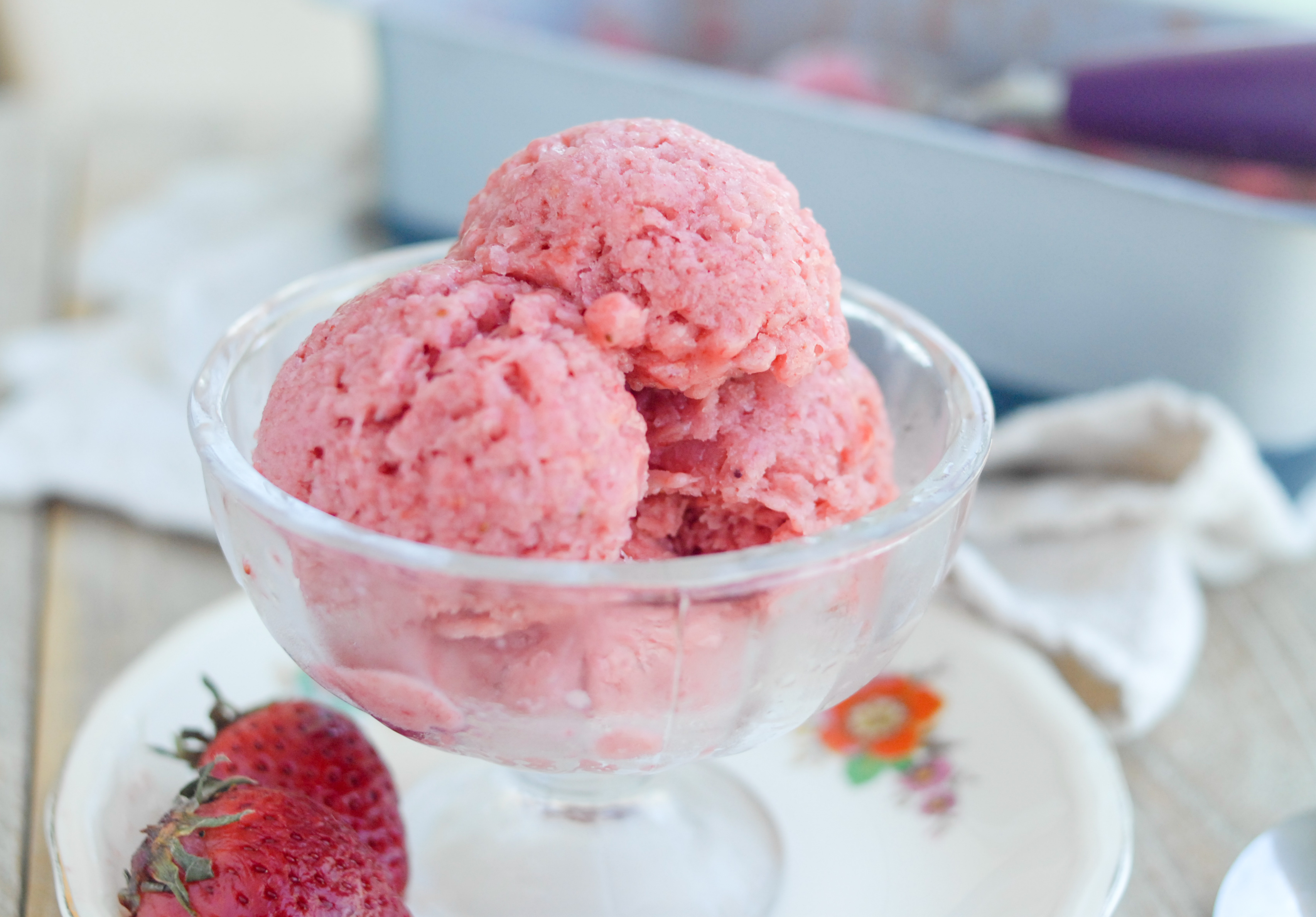 Healthy Strawberry Frozen Yogurt