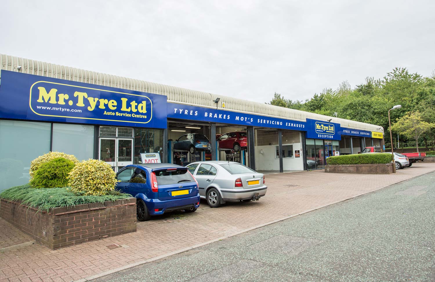 Mr Tyre Redditch Tyres MOT Testing Car Servicing Exhausts