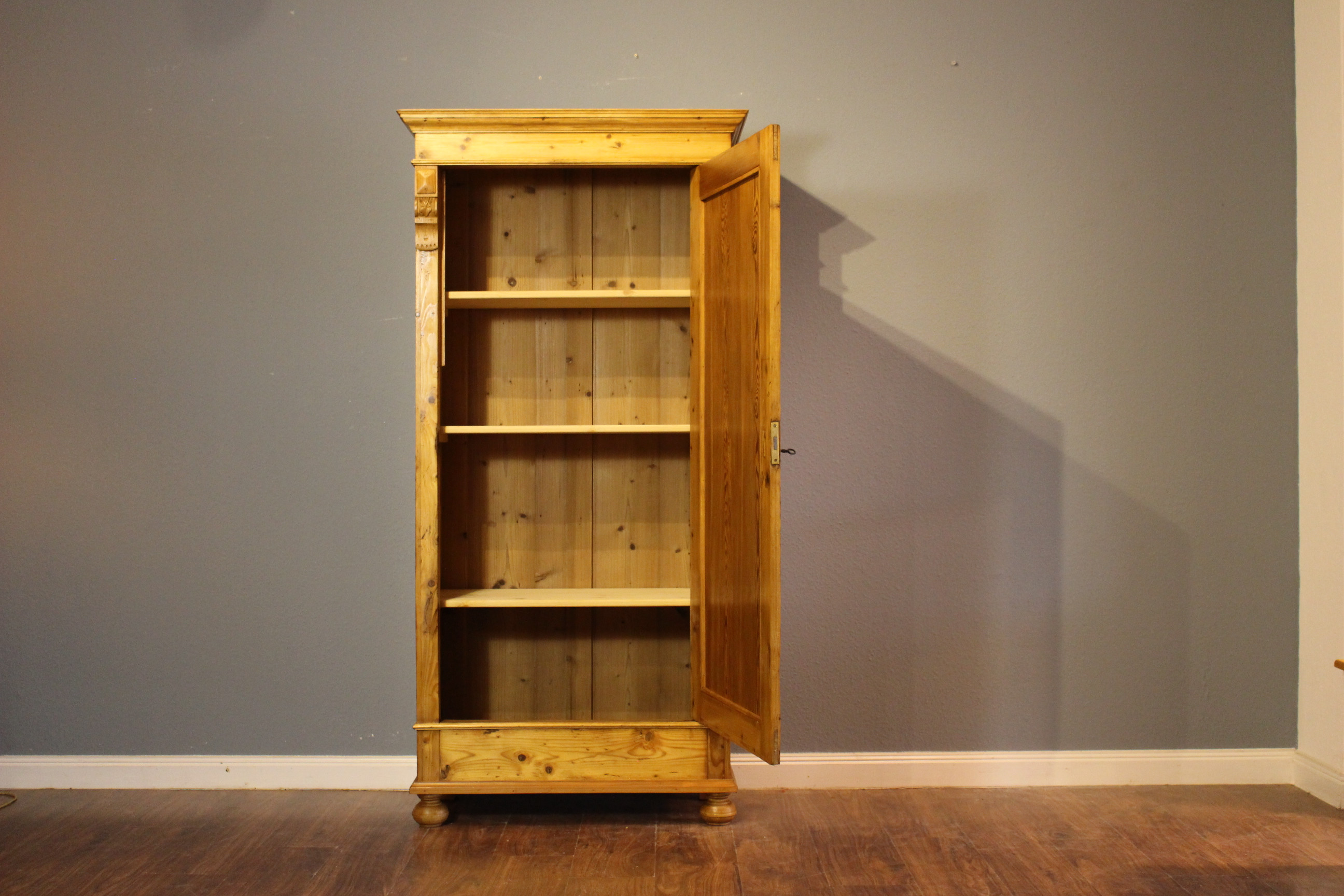 Schrank Wäscheschrank sehr schmal nur 90cm Breite, Eintürer