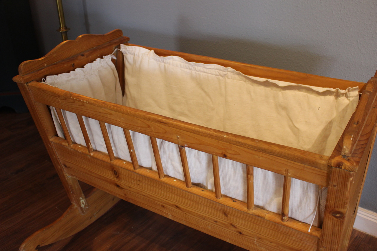 Kinderwiege Babybett zum Wiegen mit Himmel