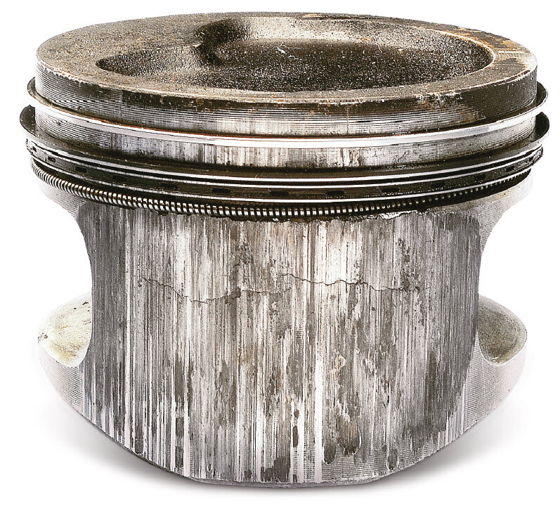 Piston skirt seizure on one side only without matching wear marks on