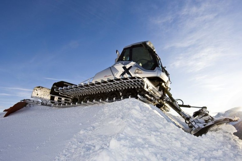 Are you an experienced snow groomer? Join us! Mt. Ashland Ski Area
