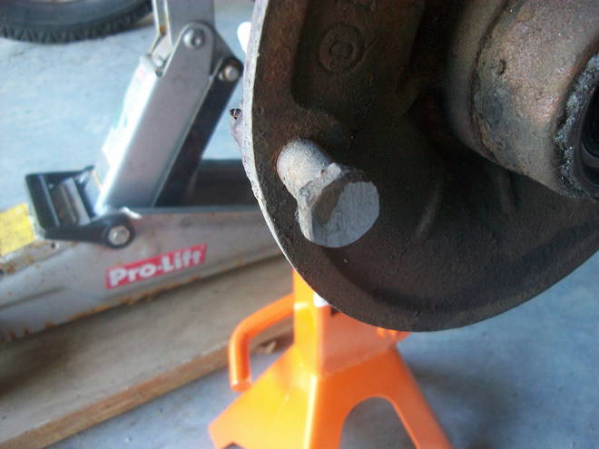 Model T Ford Forum Update wheel wobble, metal squeak on rear wheel