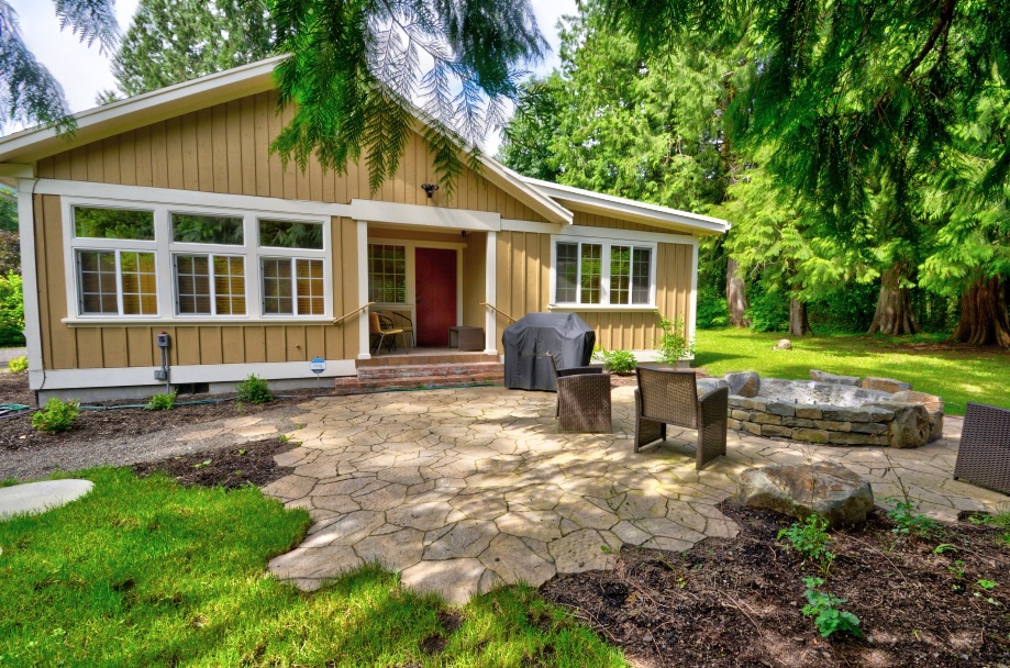 Craftsman 1920's Mt. Hood home on nearly Half Acre Liz Warren Mt