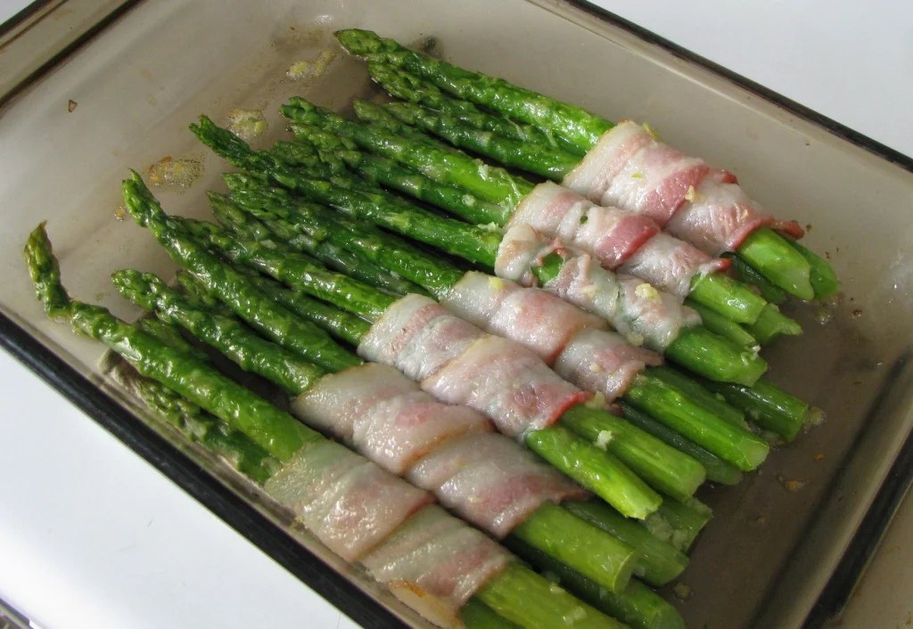 Asparagus wrapped in bacon Multiculti Cooking