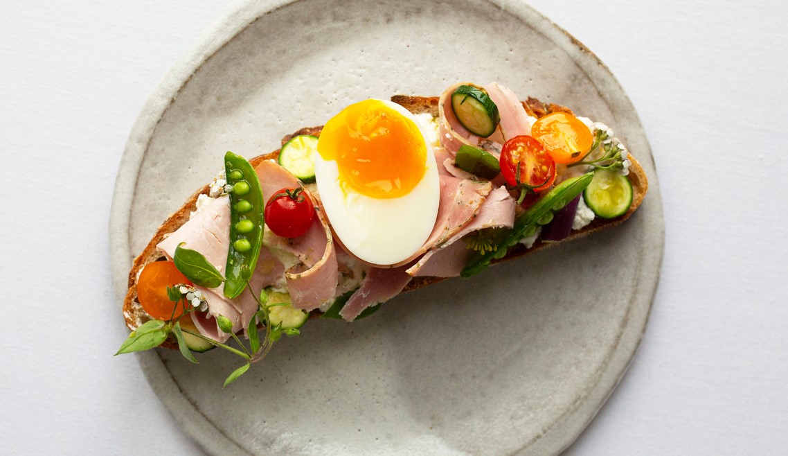 Open Sandwich with prosciutto cotto G.H.Mumm