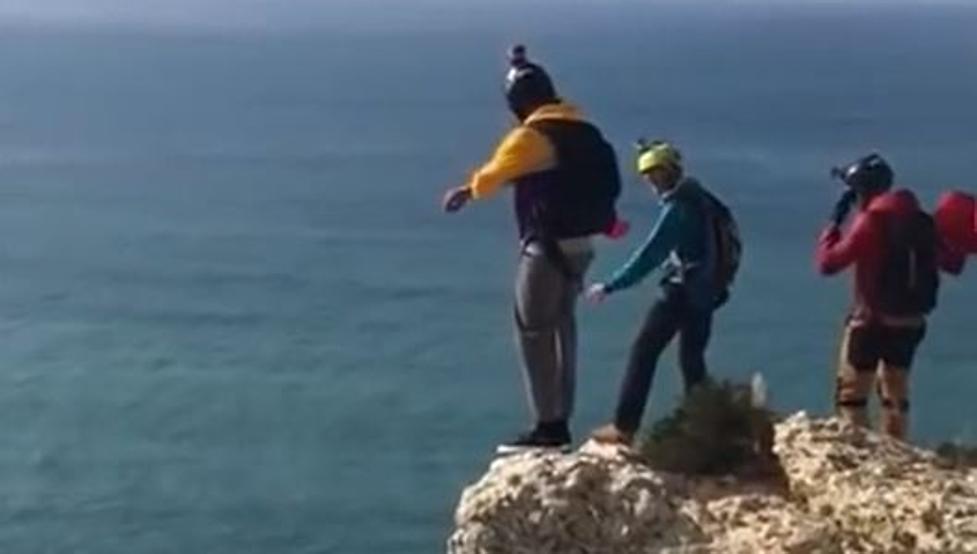 Un hombre muere haciendo salto base tras lanzarse desde un acantilado