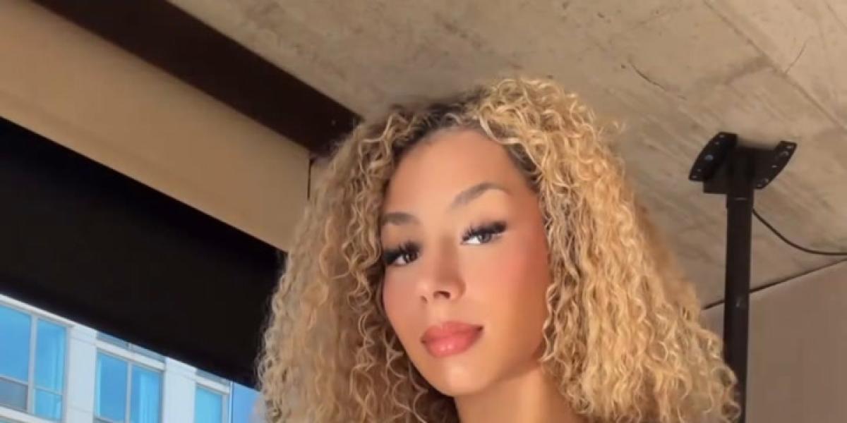 Modelo de OnlyFans baila en un diminuto bikini por Michigan