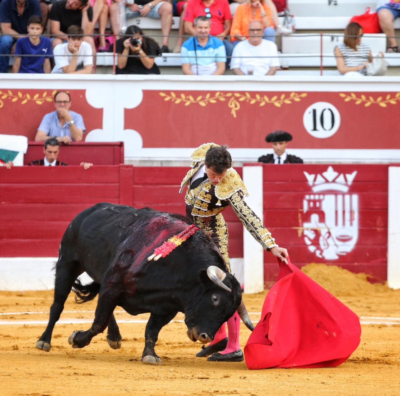 Torrejón de Ardoz Luque, tres orejas, vuelve a triunfar con