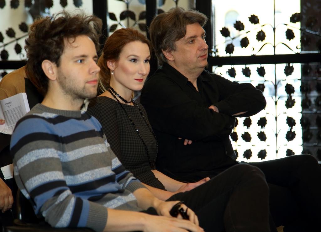Aljoša Jurinić (pijanist), Marija Tonković (producentica Zagrebačkih solista) i Srećko Bradić (skladatelj)