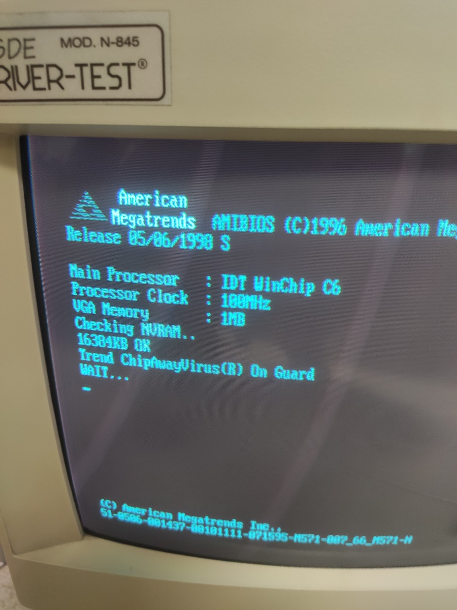 Destripando la maquina de test psicotecnicos del de conducir, 1998.