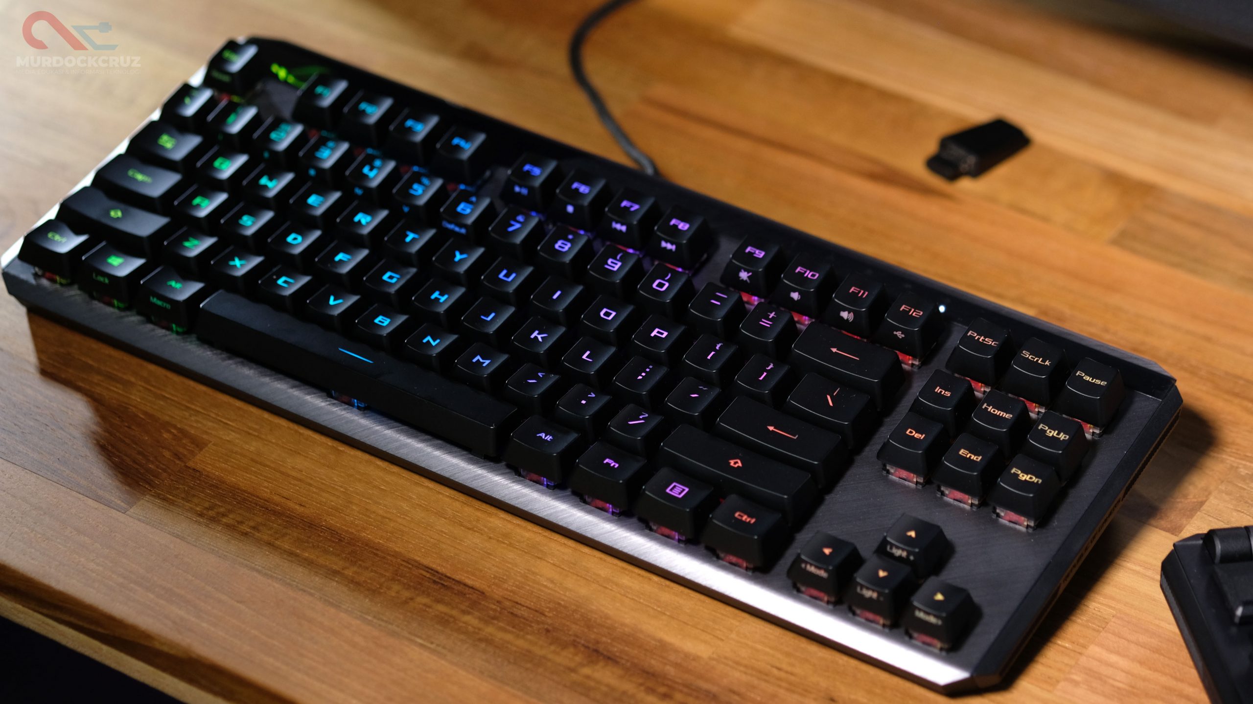 Keyboard TKL vs Full Size Penjelasan Singkat, Benefit & Minusnya