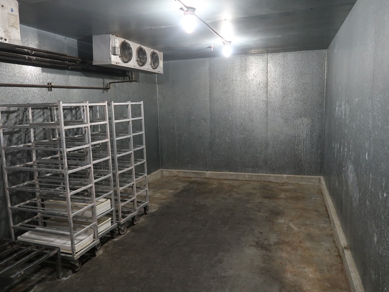 APPROX. 24'X12' WALKIN COOLER, (2)3FAN COOLERS, (2)KALT MAN DOORS