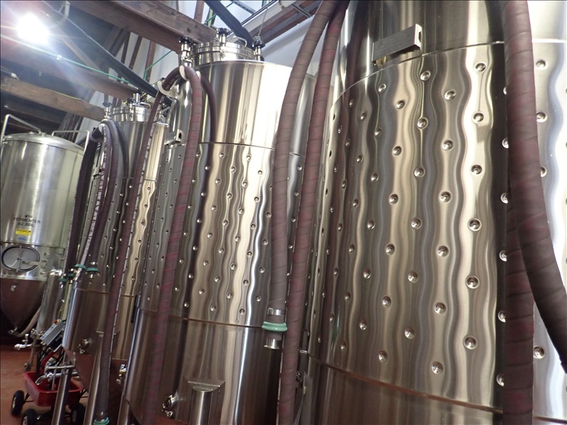 (8) TRANSFER HOSES SASQUATCH BREWING CO. ONLINE AUCTION James G