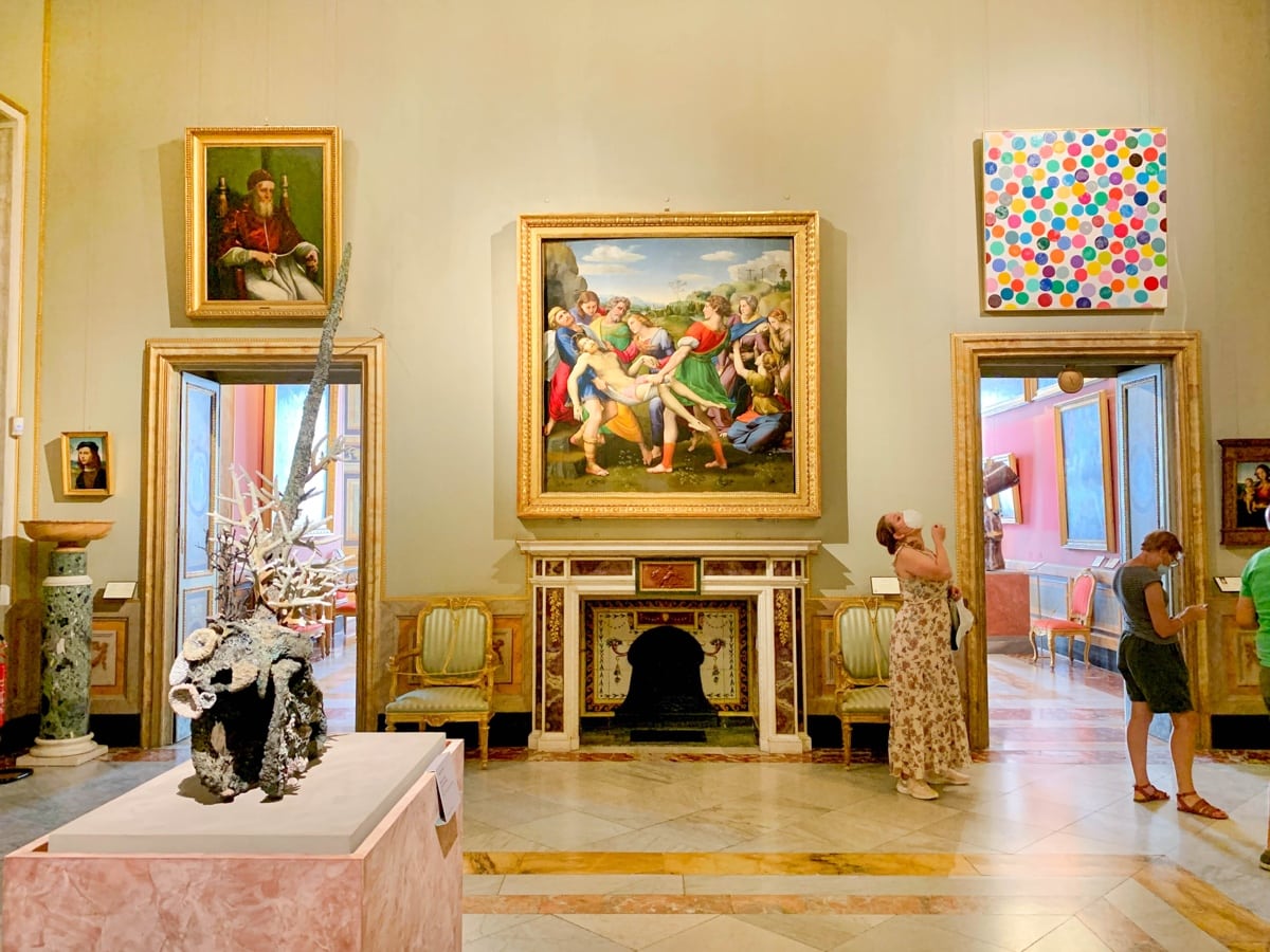 Die Ausstellung Archaeology Now Von Damien Hirst