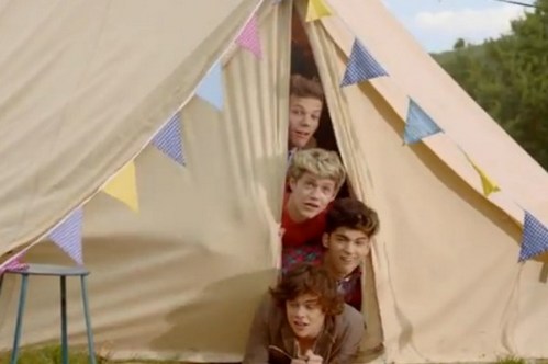 Live while we're young One Direction Video, testo e traduzione