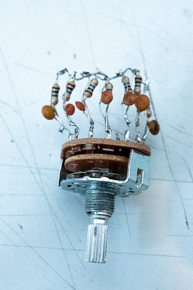 DiYLösung > Mehrfachschalter ("Varitone") statt TonPoti MusikerBoard