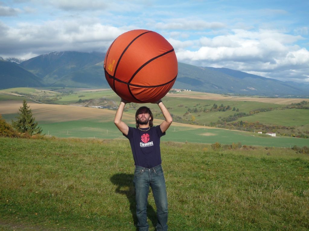 Mega basketball MUTTON