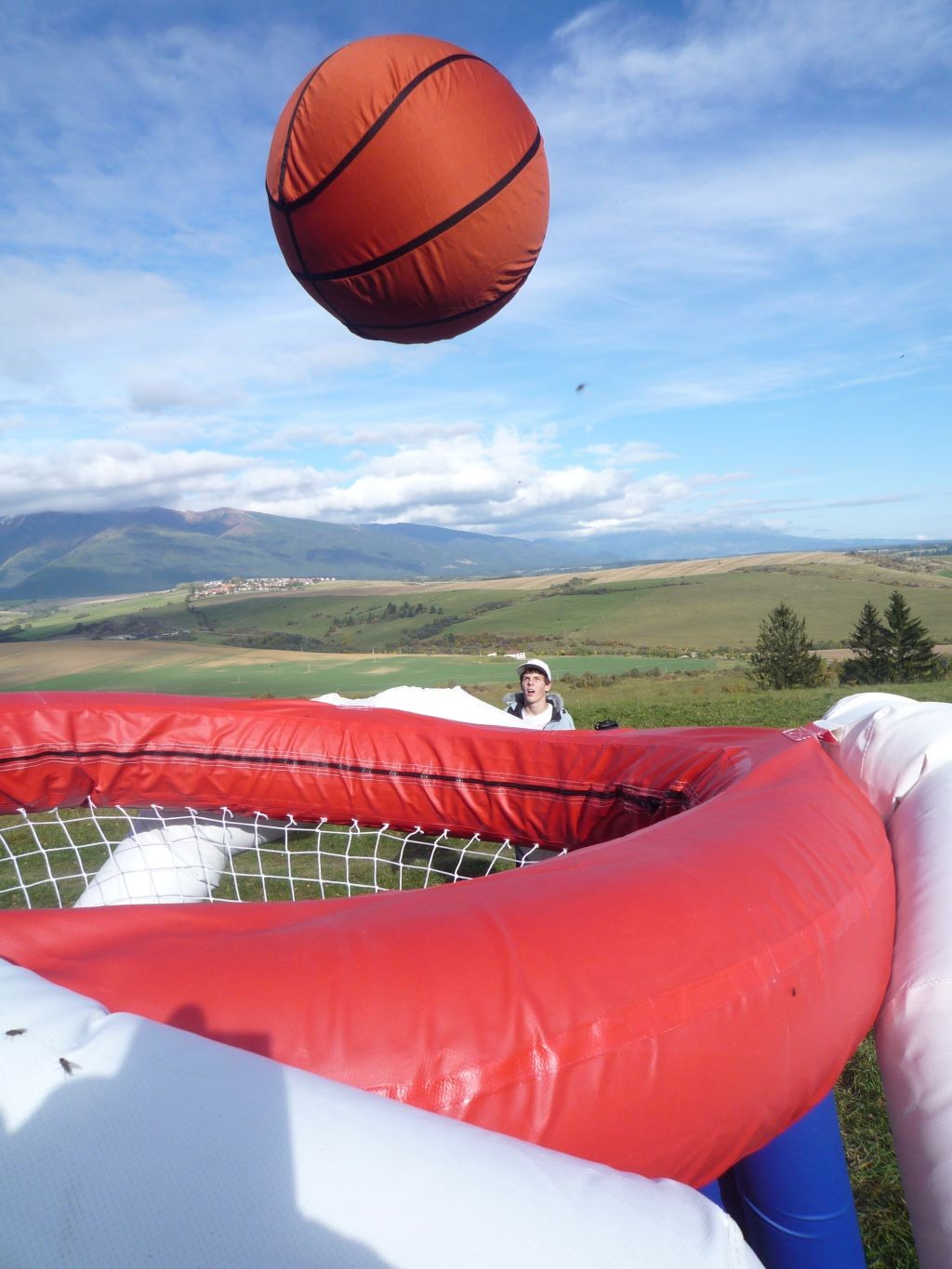 Mega basketball MUTTON