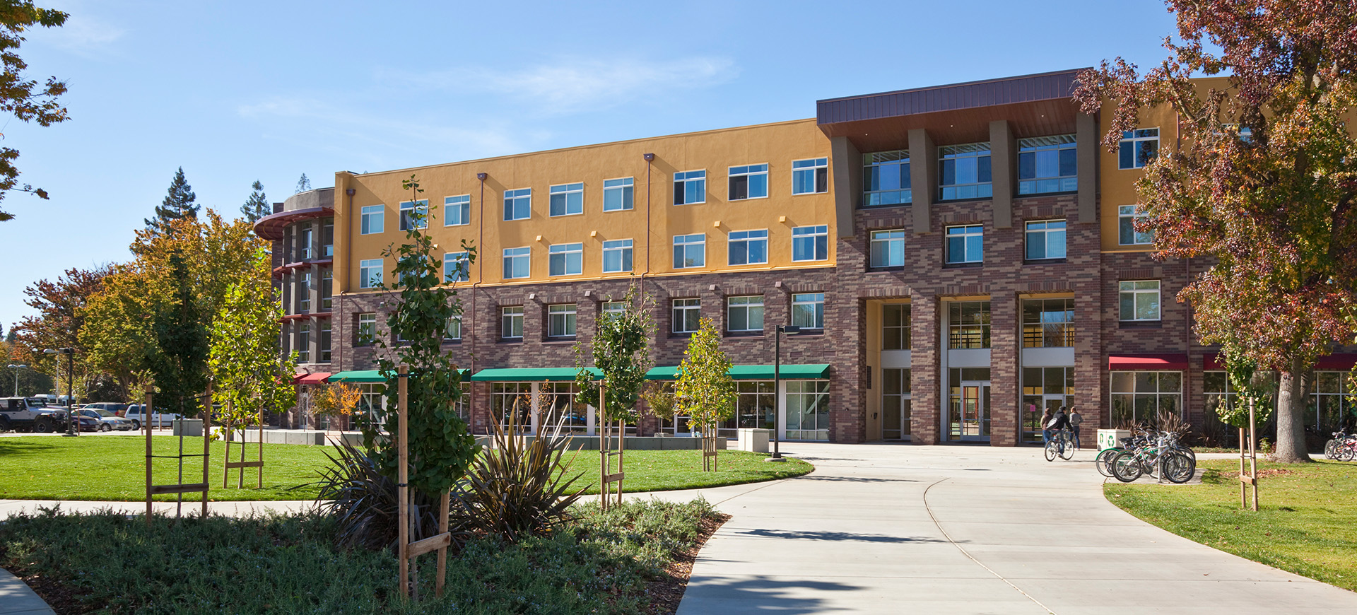 American River Courtyard, CSU Sacramento MVE Architects
