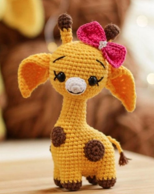 25 Free Amigurumi Giraffe Patterns (for Any Skill Level)