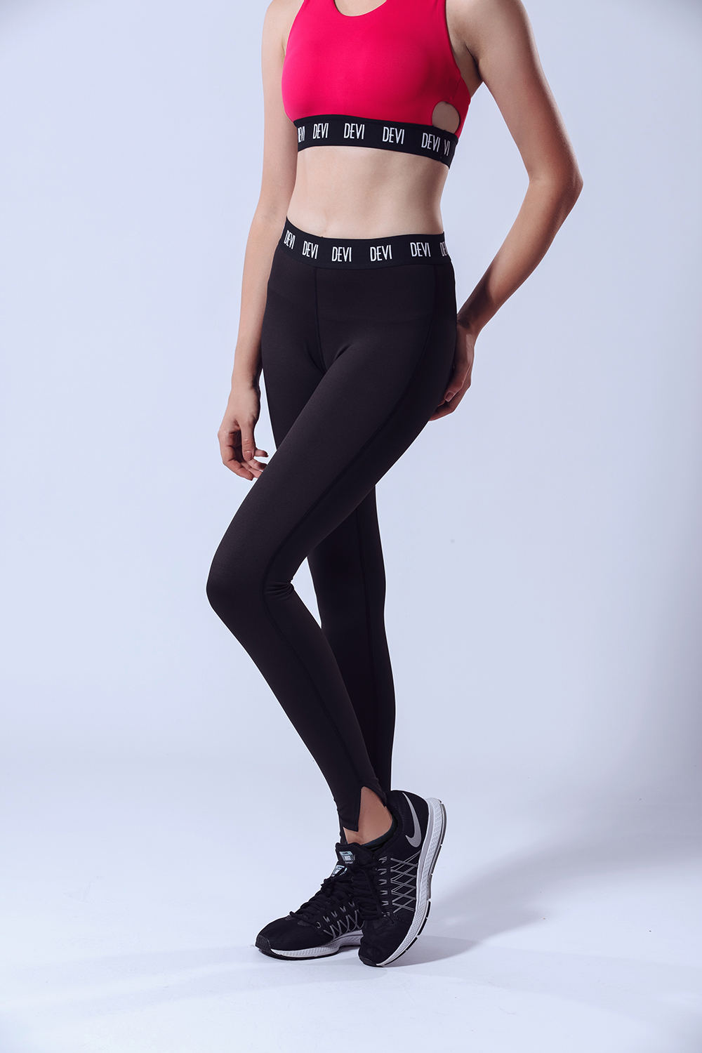 LOW WAIST LEGGING WITH LOGO ELASTIC BAND (LEGGINGS) Basic 系列低腰側開叉運動緊身長褲