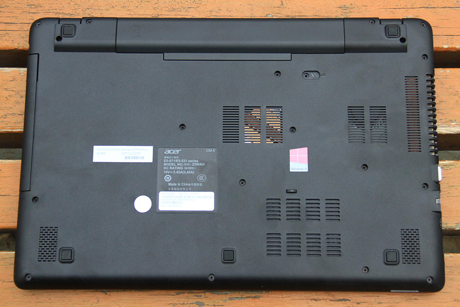 Acer Aspire E15 E5571G Disassembly and SSD, RAM, HDD upgrade guide