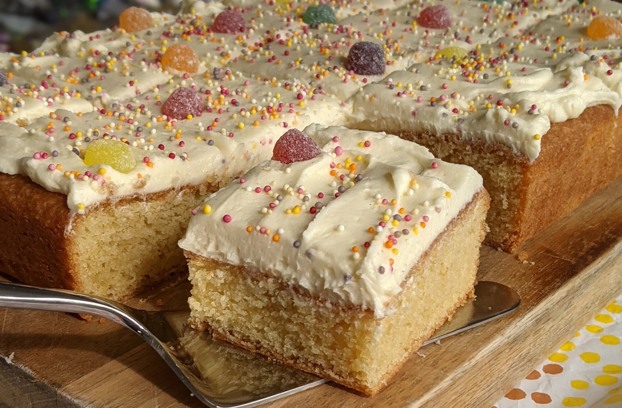 Gluten Free Vanilla Sheet Cake (Vanilla Tray Bake Cake) Recipe