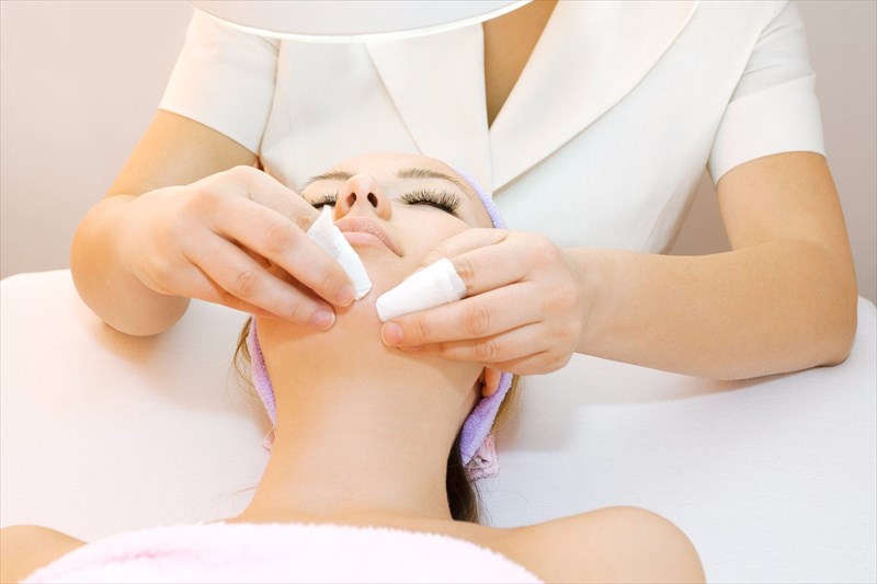 How is dermabrasion done?