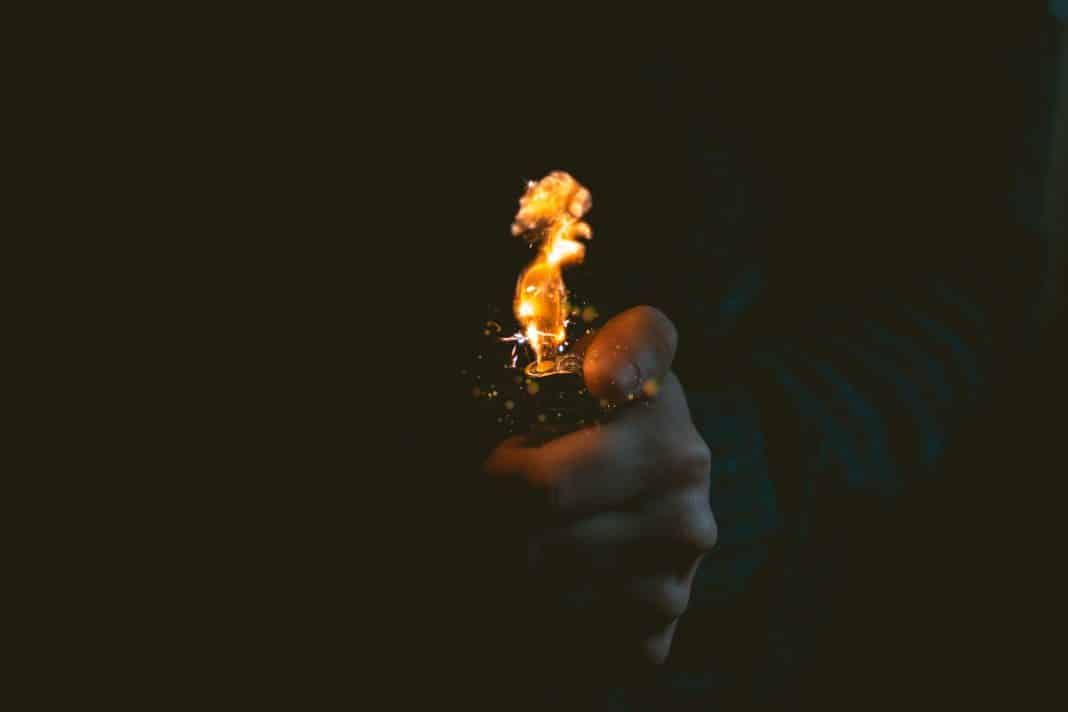 7+ Ways To Make A DIY Lighter [Plans] MyMyDIY Inspiring DIY Projects