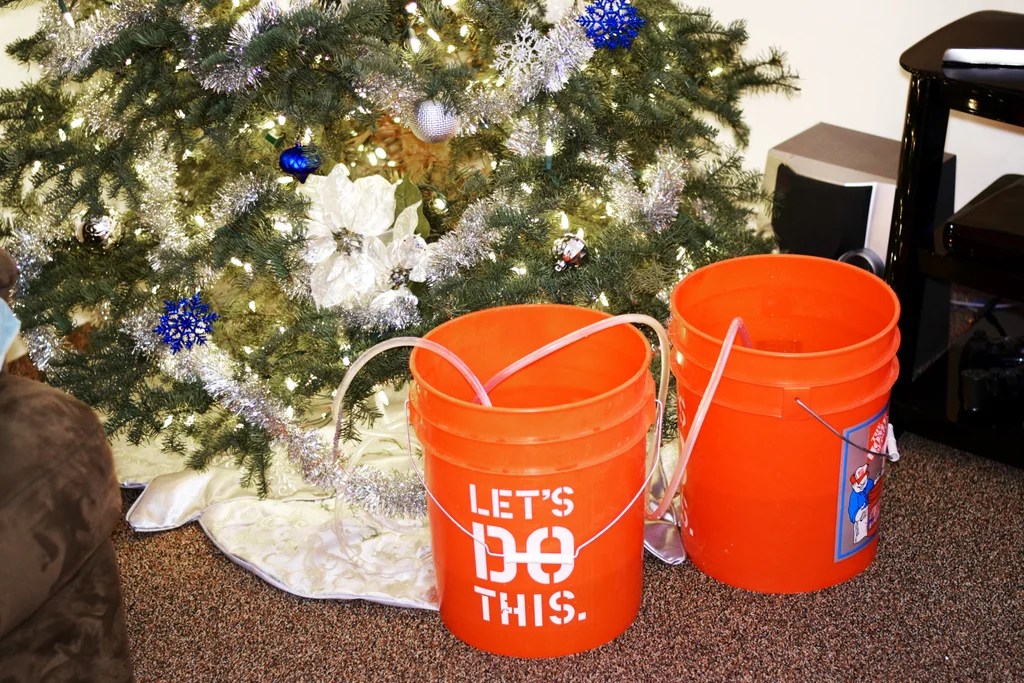 DIY Christmas Tree Watering Systems [7+ Free Plans] MyMyDIY