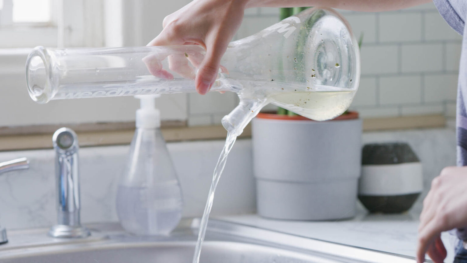 The availability of bongs and its cleaning guide My Press Plus