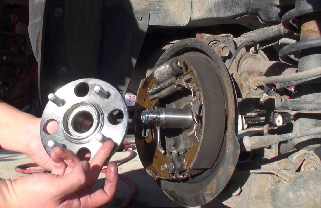 Are Wheel Hub Nuts Reverse Threaded?