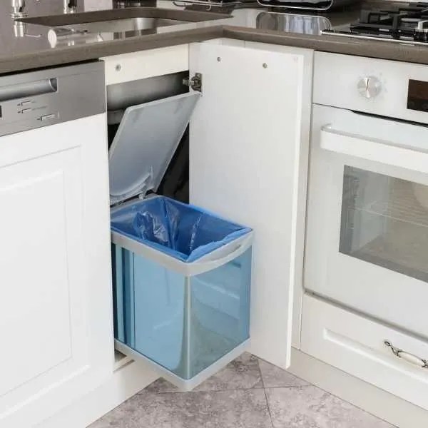 How to Deodorize a Trash Can to Get Rid of Garbage Smell