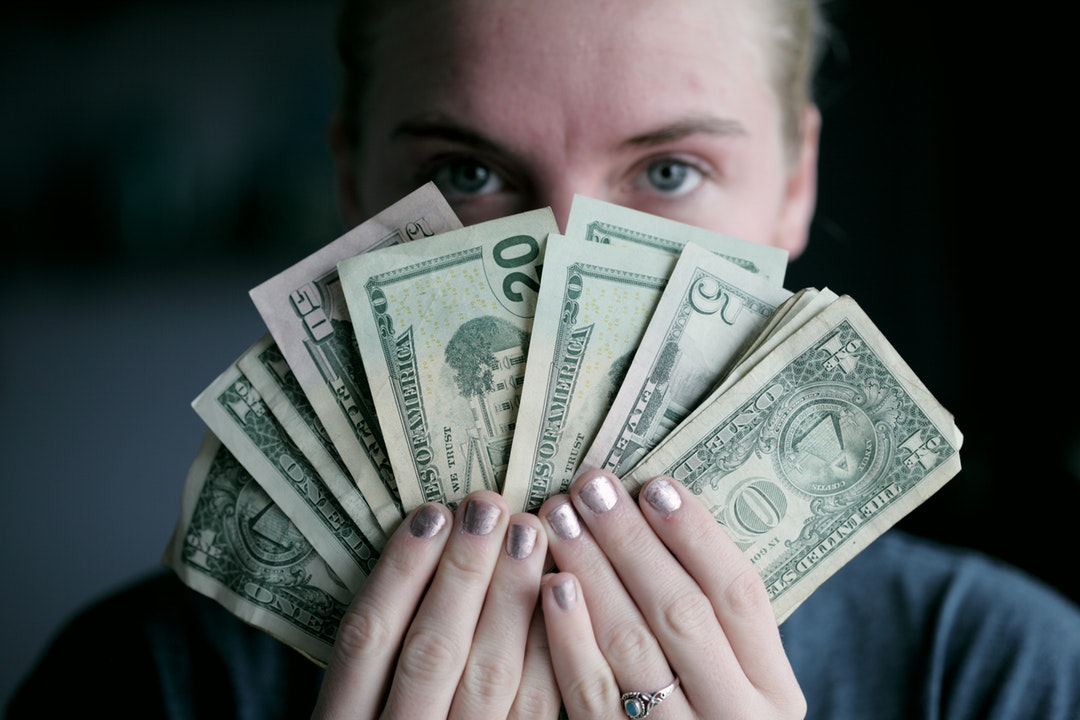 4 Types of Pay Methods Businesses Use to Compensate Their Employees