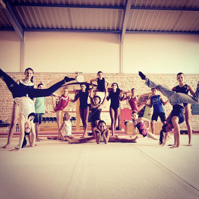 Benefits of a sports summer immersion camp in France.