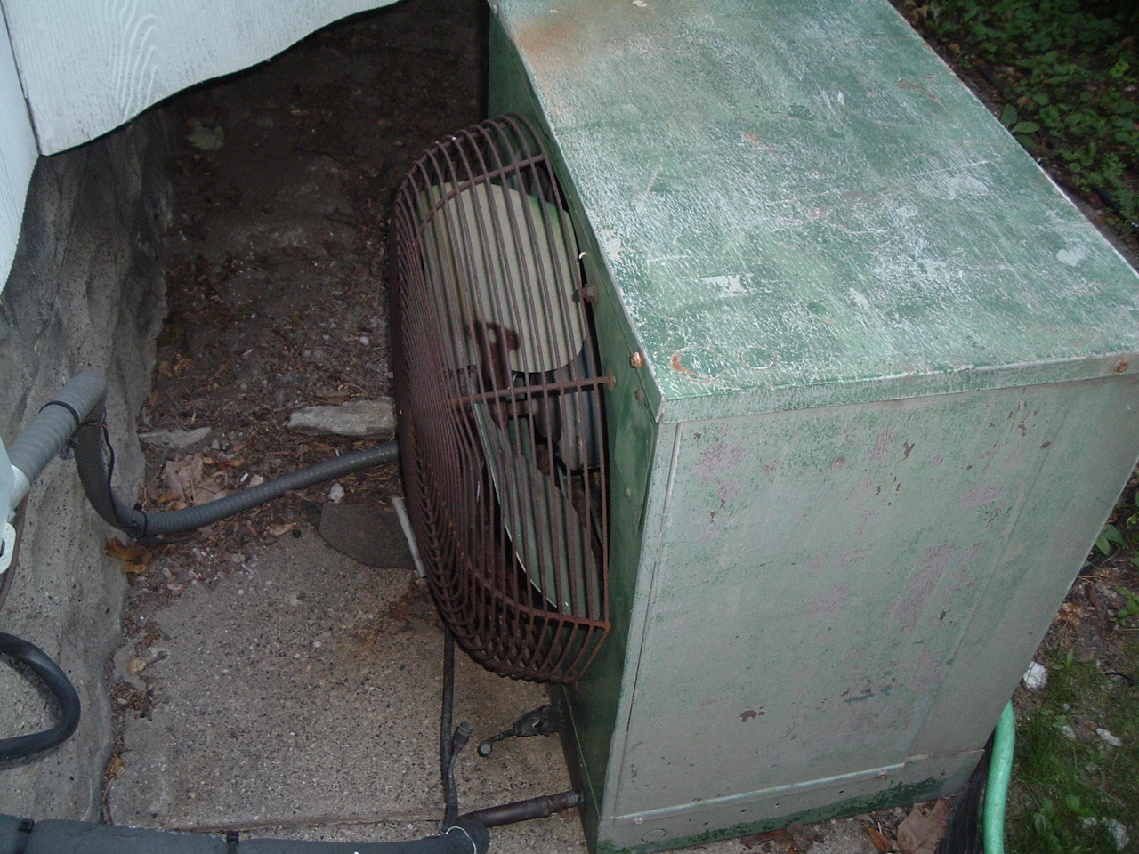 How old is this Bryant unit ? InterNACHI