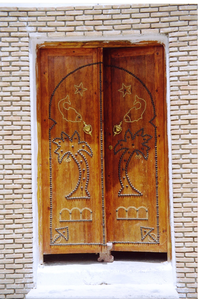 Portes En Bois De Palmier Et Fenetres En Fer Forge
