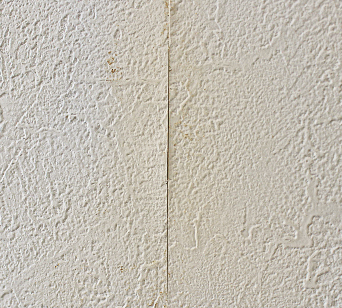 Have you ever left your wallpaper stained by yellowing or graffiti