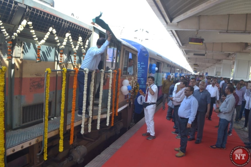 Athawale flags off Samanta Exp covering places associated
