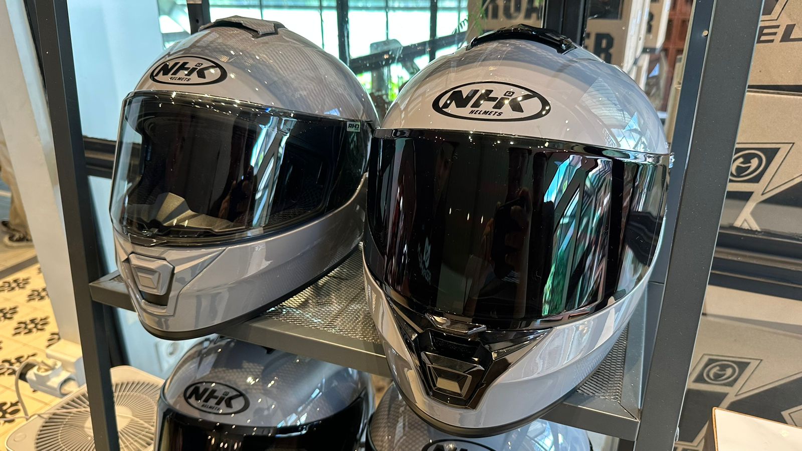Detail Perbedaan NHK Mark1 Single Visor dan Double Visor Naik Motor