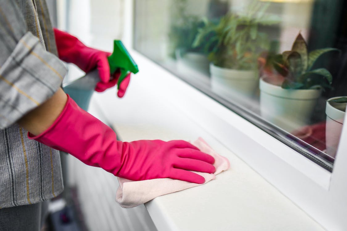 Window Cleaning Services Who To Call And How Much It Costs?